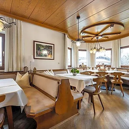 Dachsteinblick 公寓式酒店 4*